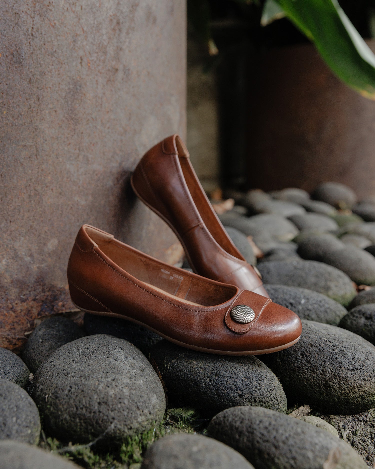 イケニエノヨル Florina 04 | Women's Flat with Hidden Wedge | JOSEF SEIBEL