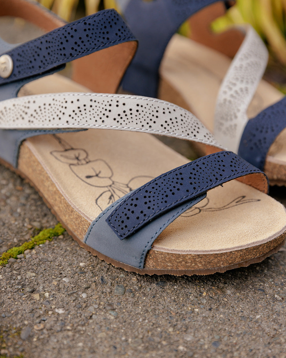 シェルガ Tonga 73 - Women's Adjustable Leather Comfort Sandal | JOSEF